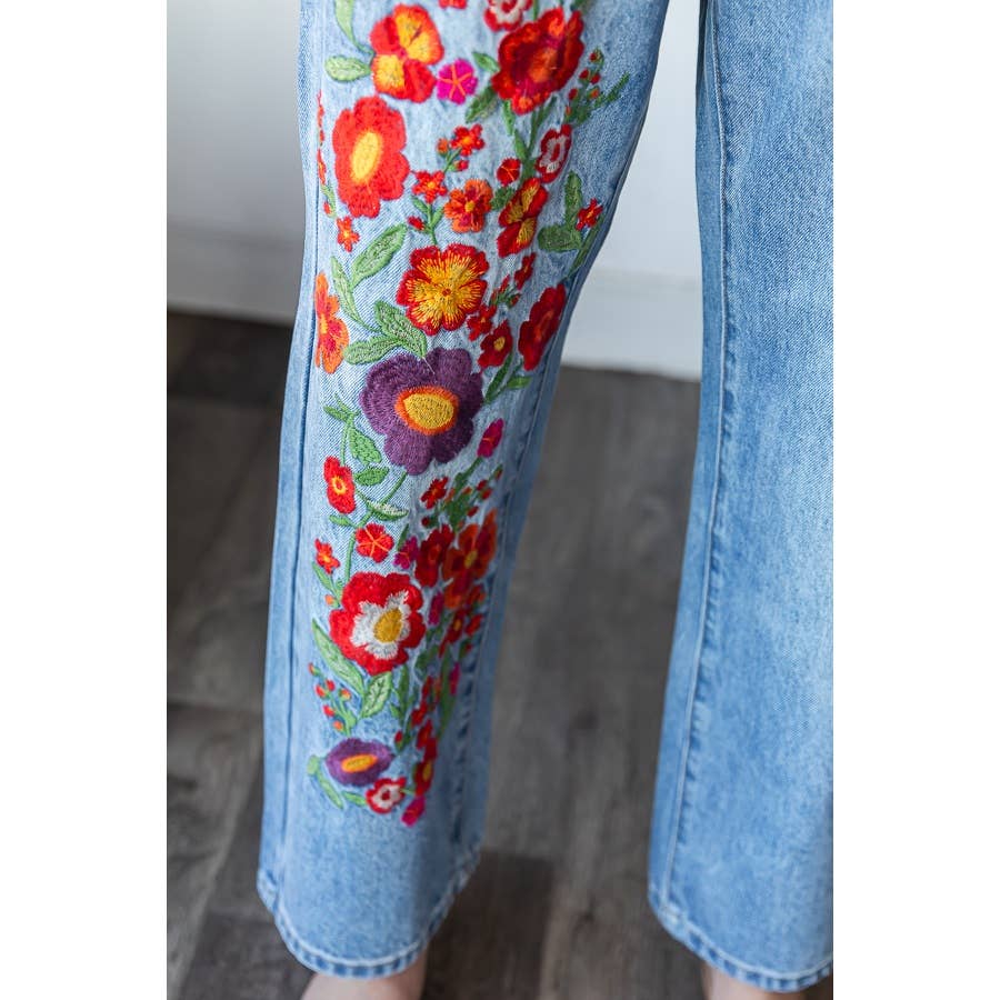 WASHED FLOWER EMBROIDERY DENIM JEANS