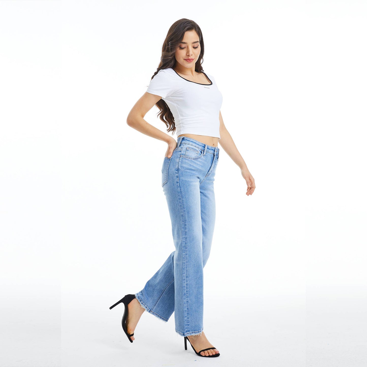 MID RISE WIDE LEG JEANS WITH FINISHED HEM
