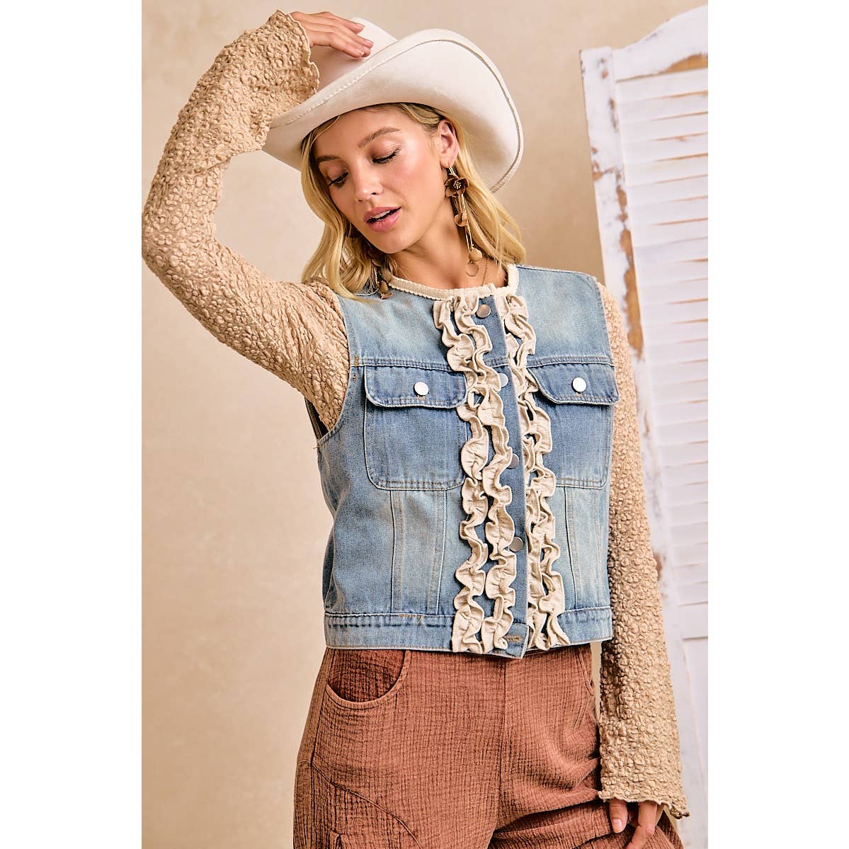 WOMEN WASHED DENIM RUFFLE LAYERING VEST