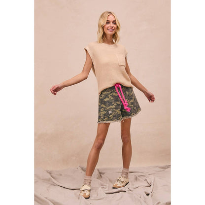 BRAIDED WAIST BELT POCKETS CAMOUFLAGE PRINT SHORTS