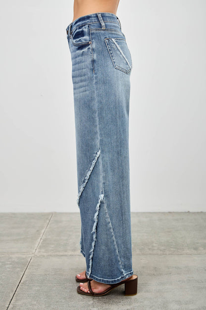 P8212M-MID RISE WIDE FRAYED SEAM
