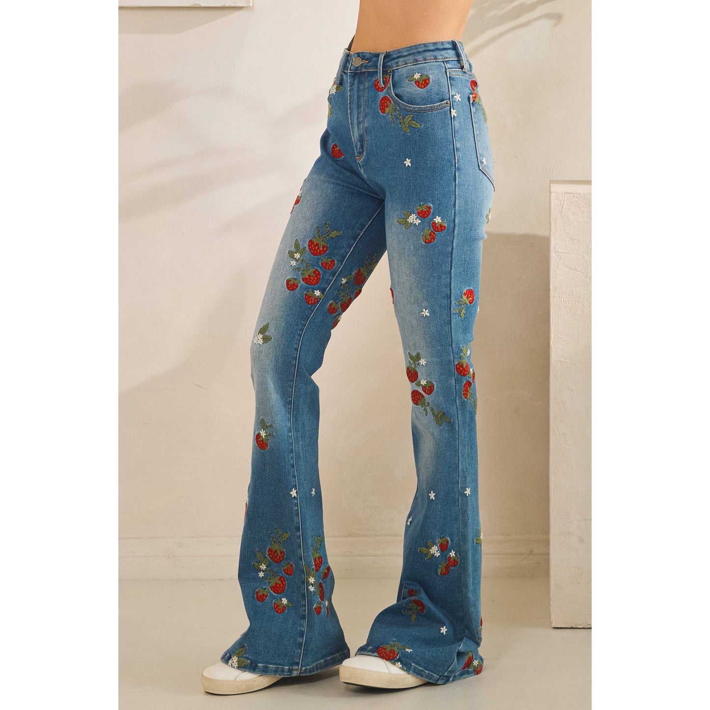 WASHED STRAWBERRY EMBROIDERED DENIM PANTS