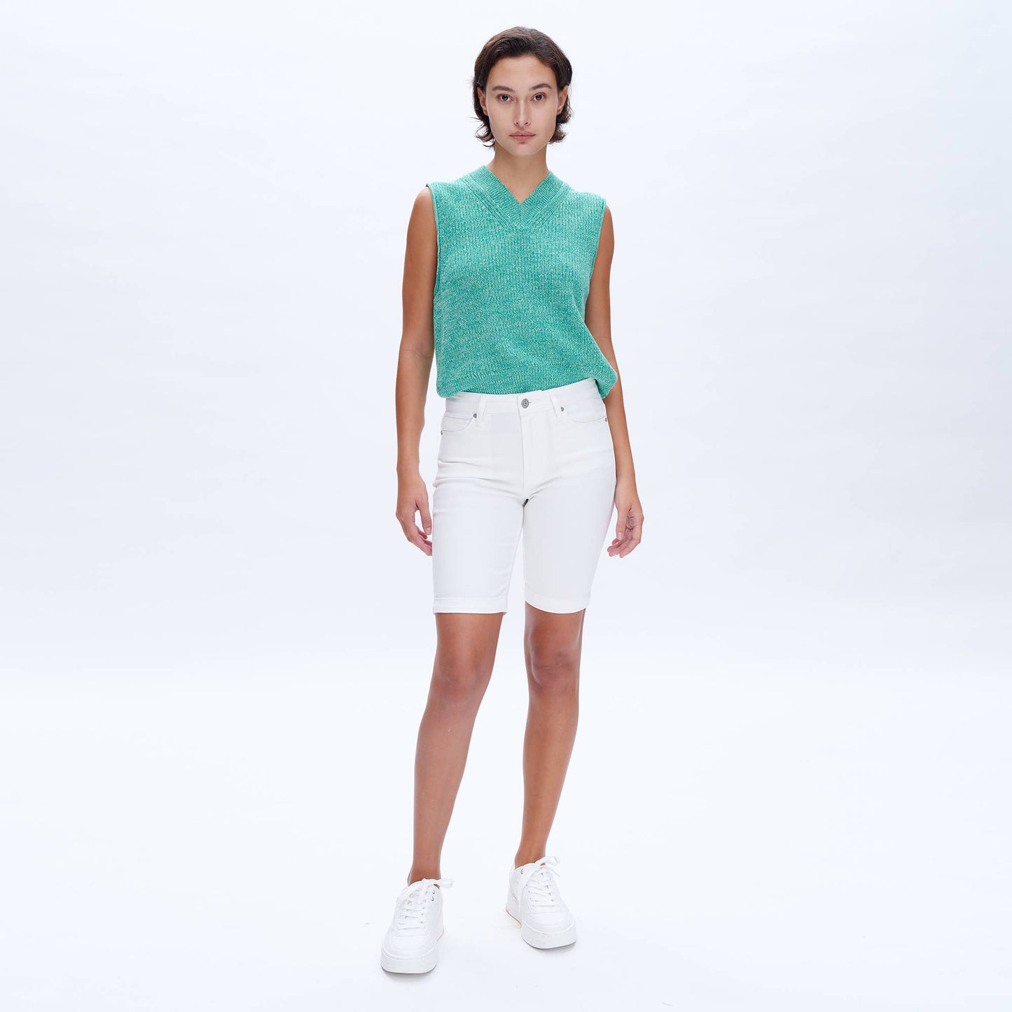 WHITE MID RISE TWILL SHORTS WITH FINISHED HEM