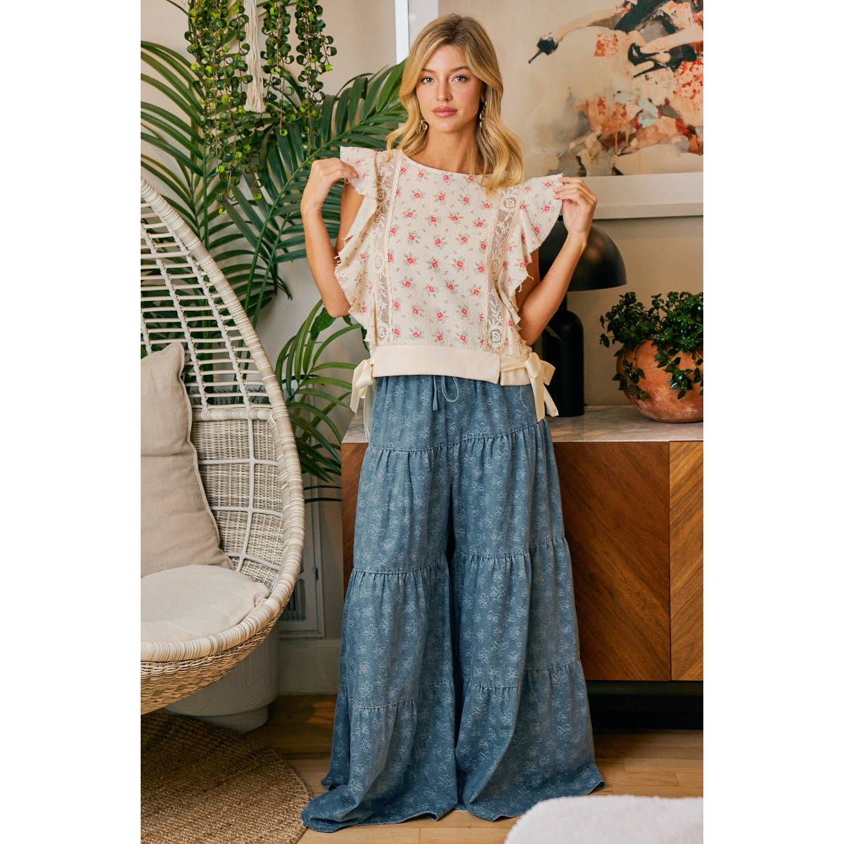 FLORAL TIERED FLARE DENIM PANTS