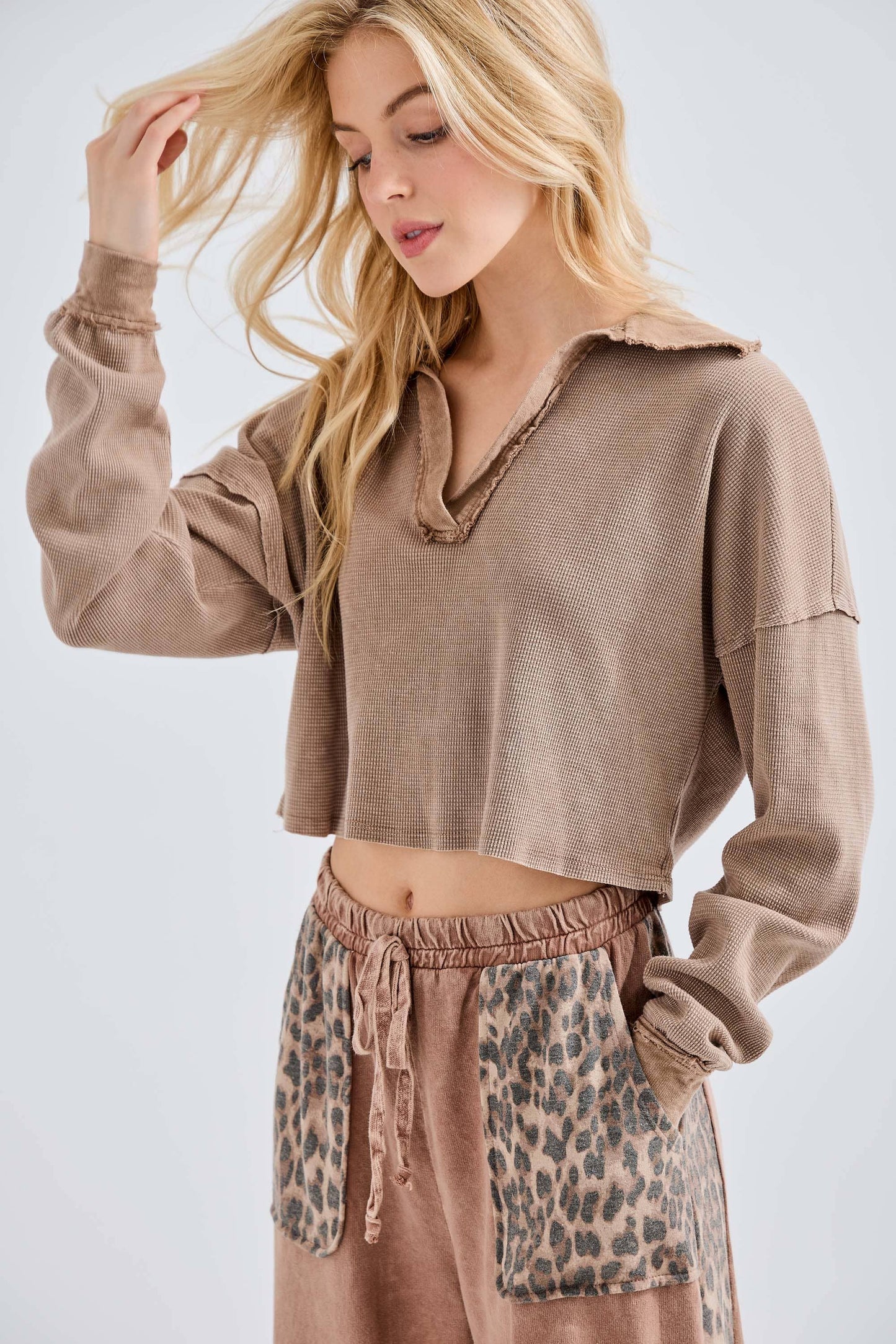 Mineral Wash Thermal V neck Collar Croptop